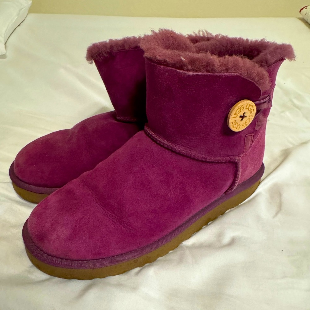 Women’s Purple Ugg Boots Sz 10 Real Sheepskin in Great Condition!